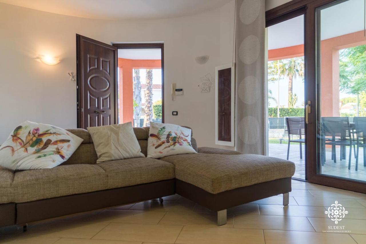 Villa Seaside - Beach Retreat With Jacuzzi سيراكوزا المظهر الخارجي الصورة