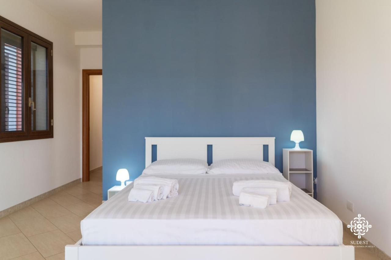 Villa Seaside - Beach Retreat With Jacuzzi سيراكوزا المظهر الخارجي الصورة
