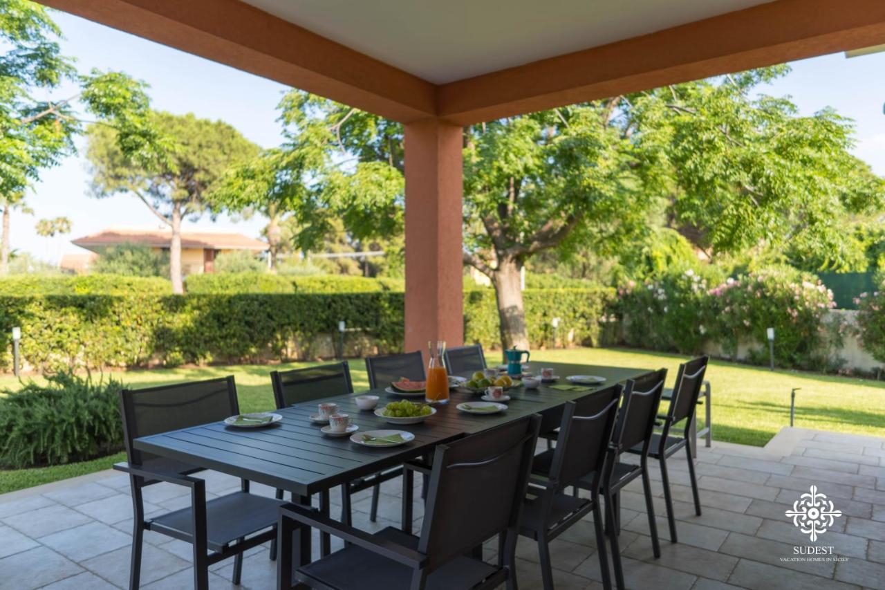 Villa Seaside - Beach Retreat With Jacuzzi سيراكوزا المظهر الخارجي الصورة