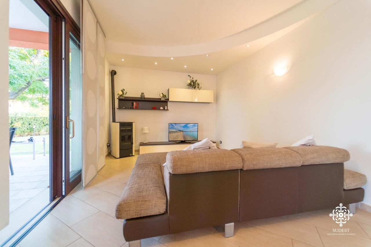 Villa Seaside - Beach Retreat With Jacuzzi سيراكوزا المظهر الخارجي الصورة