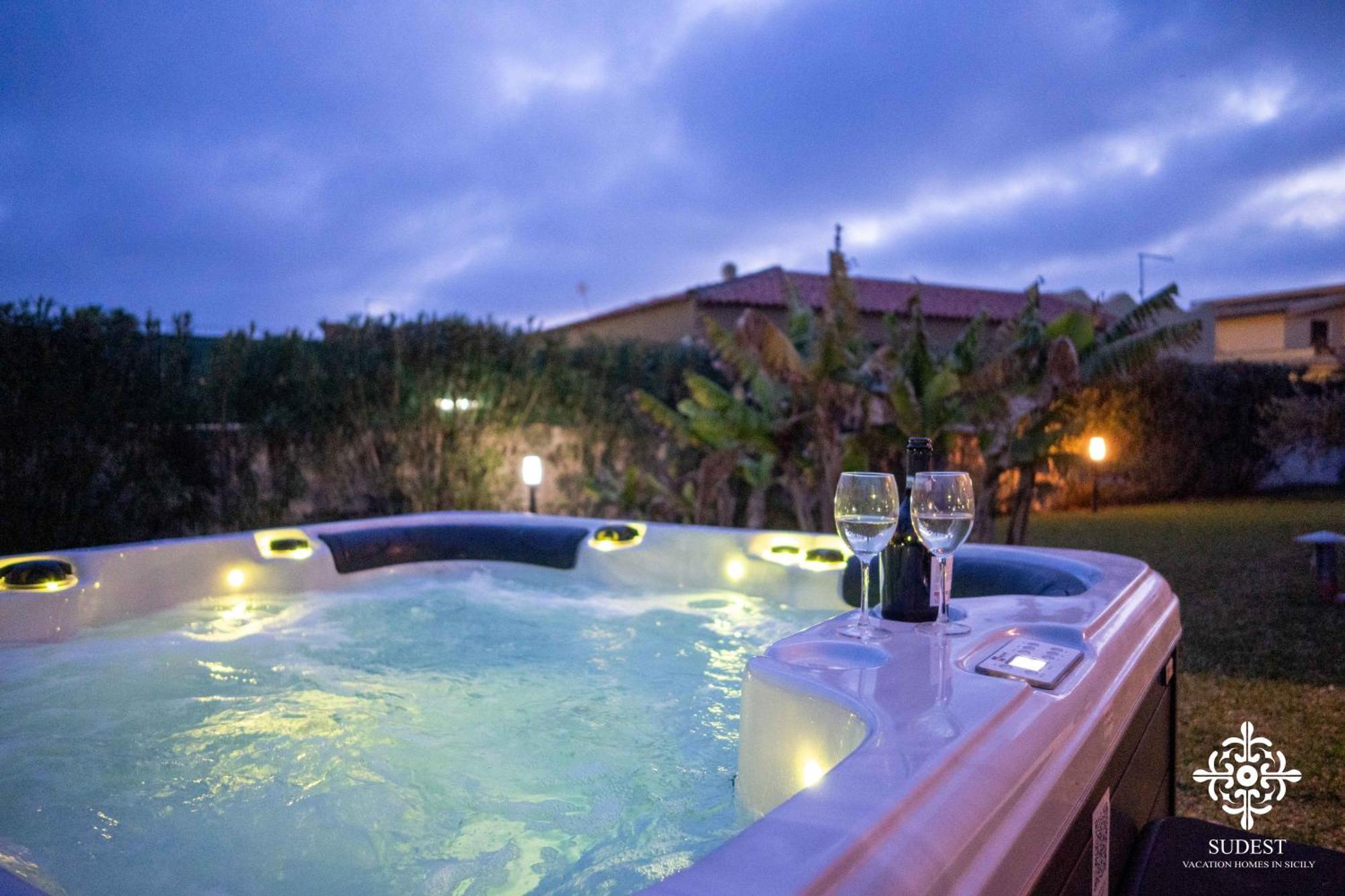 Villa Seaside - Beach Retreat With Jacuzzi سيراكوزا المظهر الخارجي الصورة