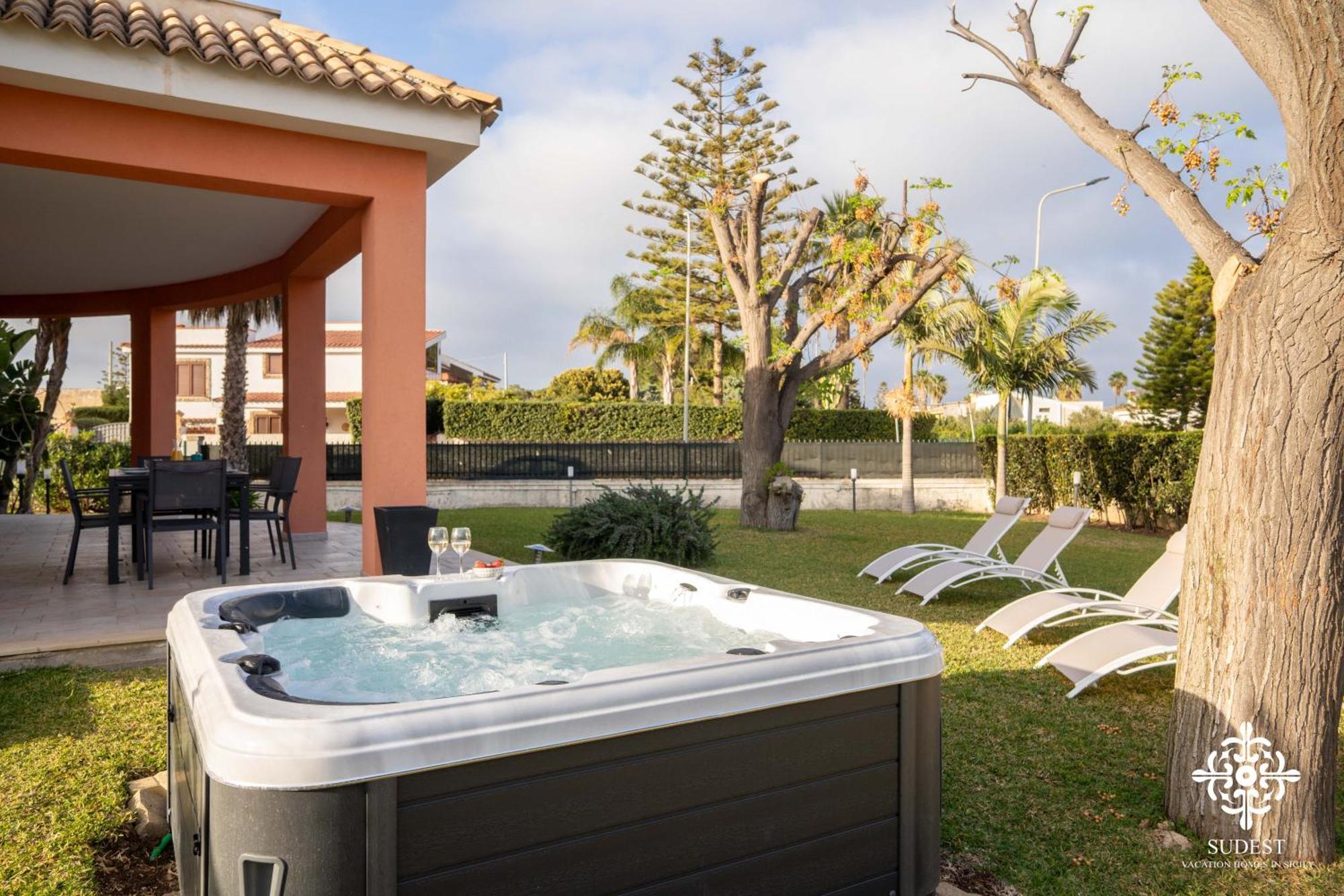 Villa Seaside - Beach Retreat With Jacuzzi سيراكوزا المظهر الخارجي الصورة